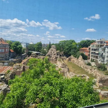 Roman Panorama - Unique View Over Ruins, Steps To Beach וארנה